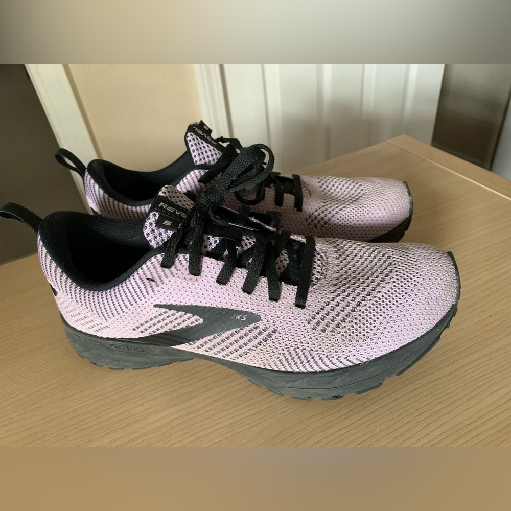 Brooks Revel running shoes - sz 10, lavender/black. Great condition! - Picture 2 of 6